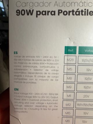 Cargador portátil universal con 13 puntas