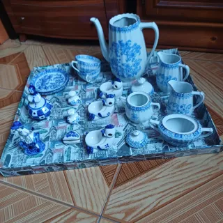 VARIAS PIEZAS DE PORCELA