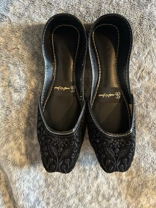 Scarpe tradizionali pakistane Khussa nere