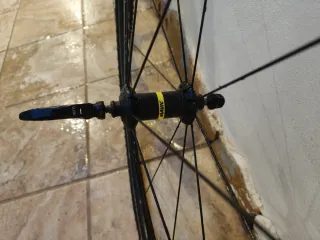 Ruedas Mavic Aksium con cassette y neumaticos