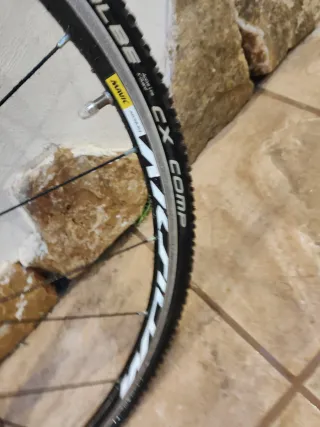 Ruedas Mavic Aksium con cassette y neumaticos