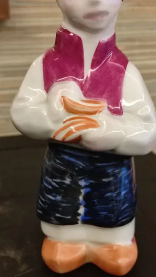 Figura de ceramica Castro Sargadelos, Concheiro.