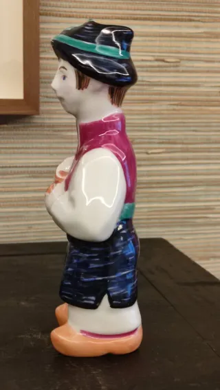 Figura de ceramica Castro Sargadelos, Concheiro.