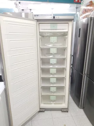 Congelador Vertical LIEBHERR 1.85m con garantía