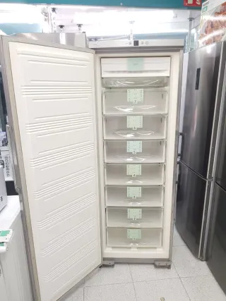 Congelador Vertical LIEBHERR 1.85m con garantía