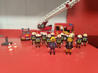 Equipo completo Bomberos de Playmobil.