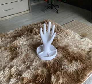 Portagioie a forma di mano