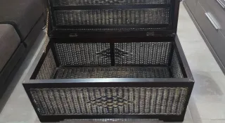 Baúl antiguo de mimbre y madera