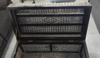 Baúl antiguo de mimbre y madera