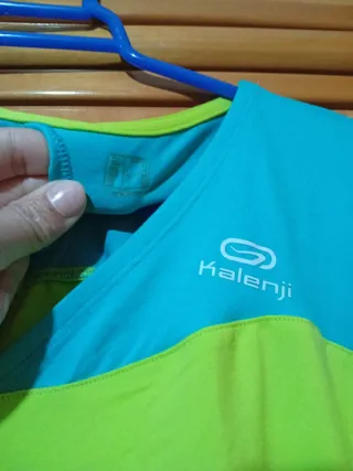 3/Camisetas deportiva rosa y roja pistacho y lila