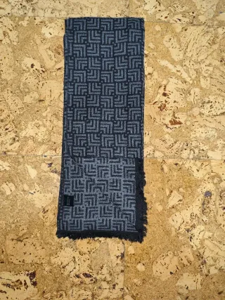 Bufanda reversible gris y negra