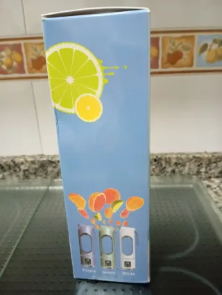 MINI LICUADORA PORTÁTIL.