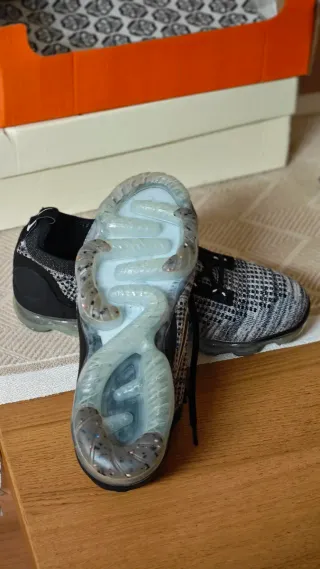 Zapatillas Nike Vapormax Negras y Grises