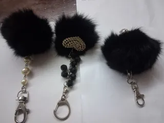 3 portachiavi pompon pelliccia neri