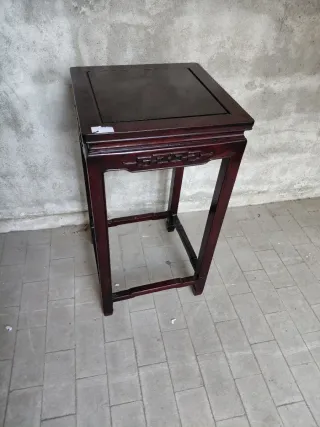 Elegante tavolino cinese intagliato