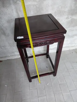 Elegante tavolino cinese intagliato