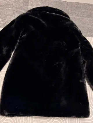 Abrigo pelo negro Zara