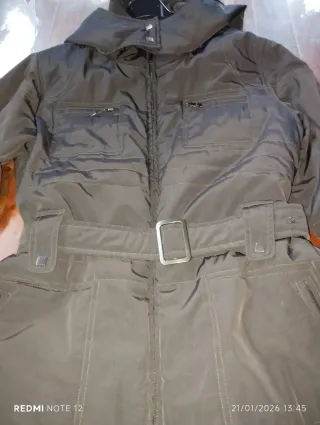 Parka marrón con cinturón
