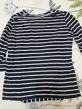 Camiseta rayas marinera con flores rojas