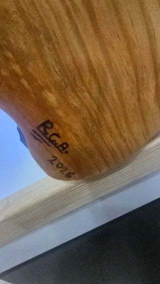 Tabla de cortar de madera con grabado
