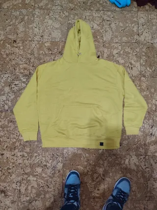 Sudaderas con capucha azul y amarilla