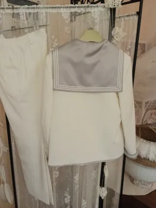 Traje comunión niño blanco y gris