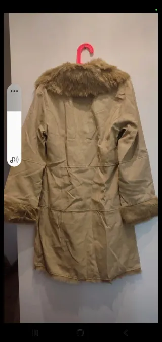 Chaquetón de pelo beige y marrón