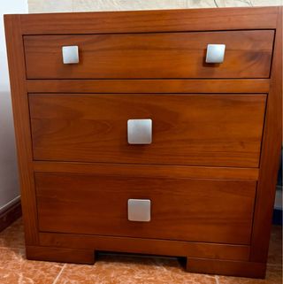 Dos Mesitas de noche madera, cada una vale 60 euro