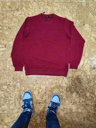 Jerseis de cuello redondo con diseño de textura.