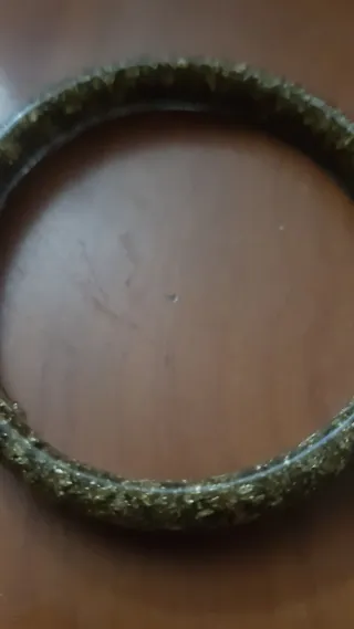 Braccialetto in resina con glitter oro e verdi