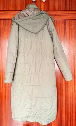 Plumas Pull&Bear M con capucha verde seco