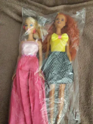 Barbie con abiti