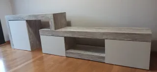 Mueble TV modular salón gris y blanco