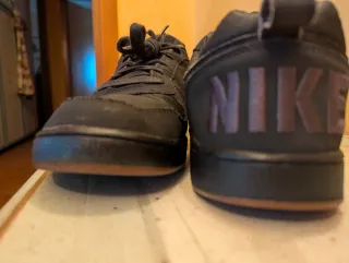 Nike Court Borough nere 44