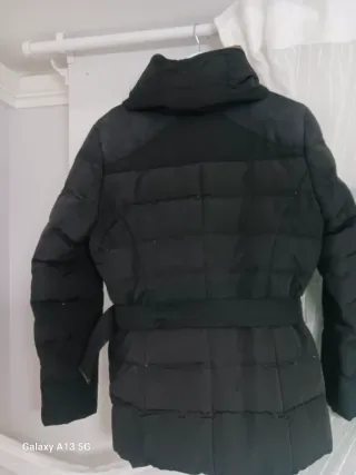 Chaqueta de plumas, negra elegante