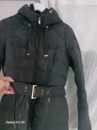 Chaqueta de plumas, negra elegante