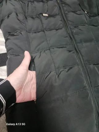 Chaqueta de plumas, negra elegante