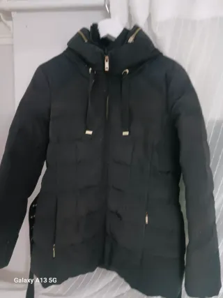 Chaqueta de plumas, negra elegante