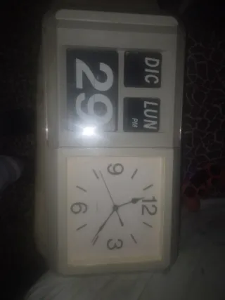 Reloj Despertador Digital y Analógico
