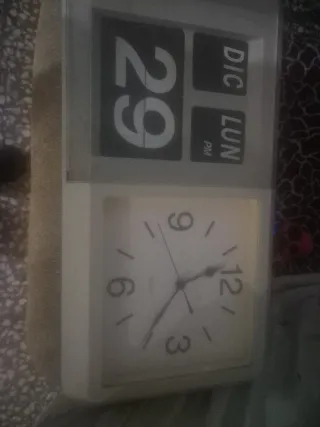 Reloj Despertador Digital y Analógico