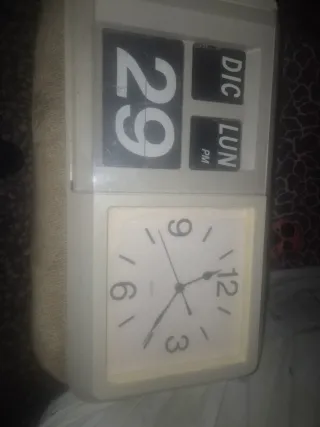 Reloj Despertador Digital y Analógico