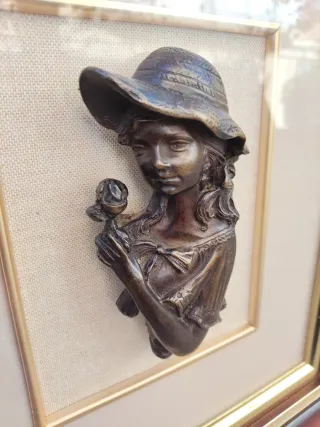 Cuadro en relieve bronce retrato mujer vintage