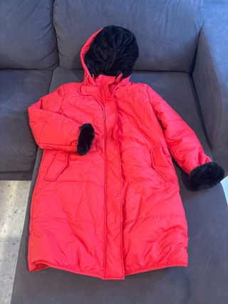 Anorak rojo con capucha