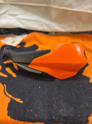 Cubre maneta KTM 1190