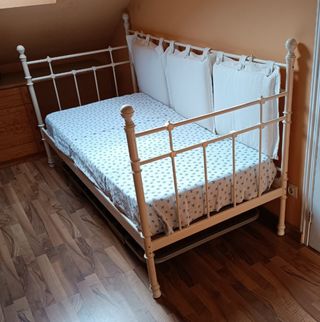 Diván Metálico Ikea Blanco. No incluye colchón.