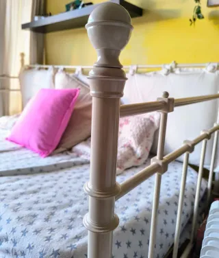 Diván Metálico Ikea Blanco. No incluye colchón.