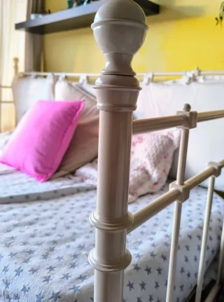 Diván Metálico Ikea Blanco. No incluye colchón.