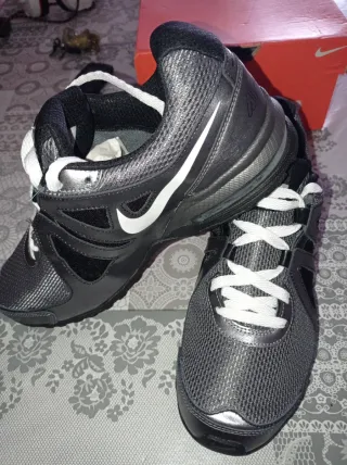 Nike Talla 43 Gris/Blanco