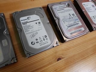 Lote discos duros 3.5" – 2×2 TB + 1 TB + 320 GB