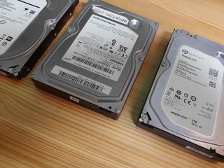 Lote discos duros 3.5" – 2×2 TB + 1 TB + 320 GB